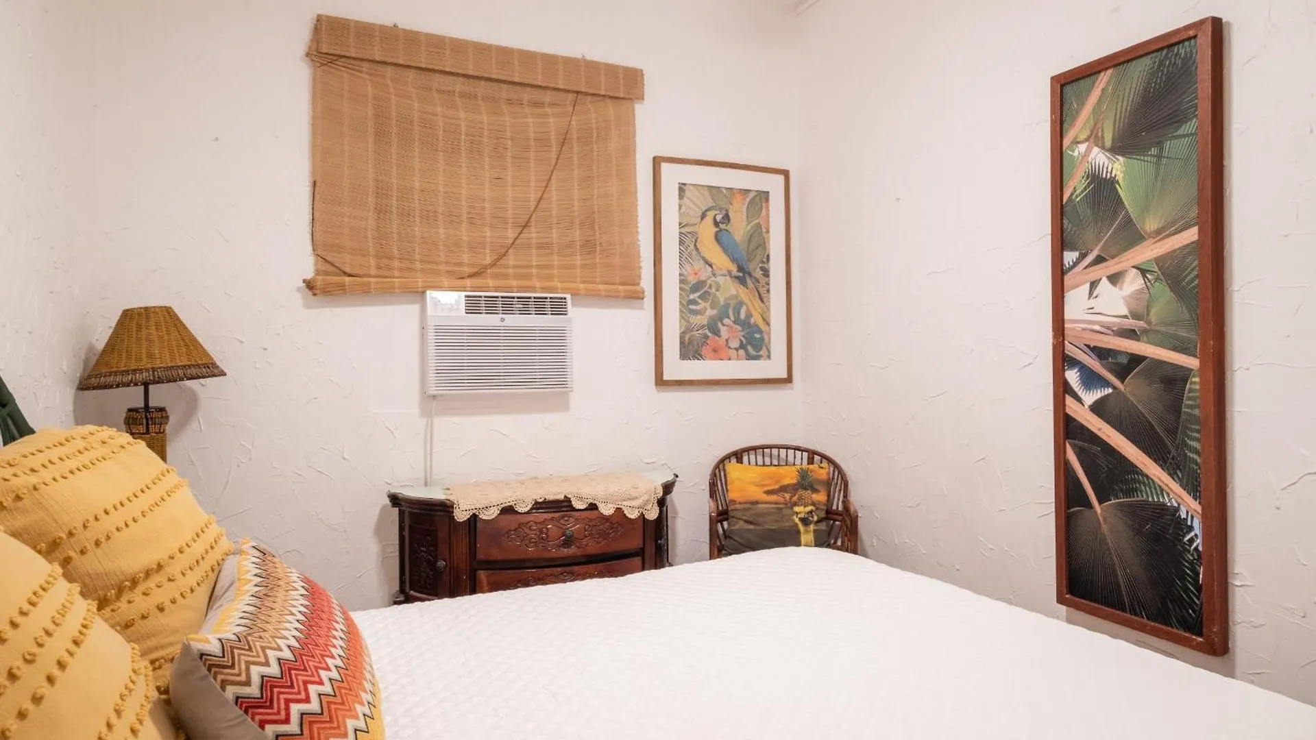 Apartment Beach Pad W Patio, Walk To Everything! Gen Ac - 20 Down San Juan
